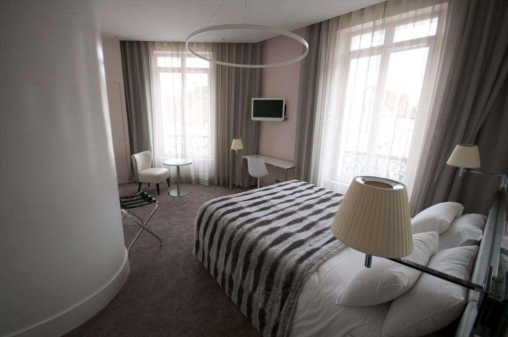 Le Cesar Hotel Provins Zimmer foto
