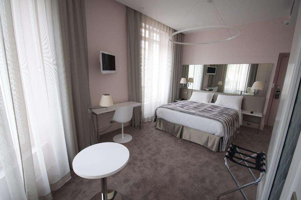 Le Cesar Hotel Provins Zimmer foto