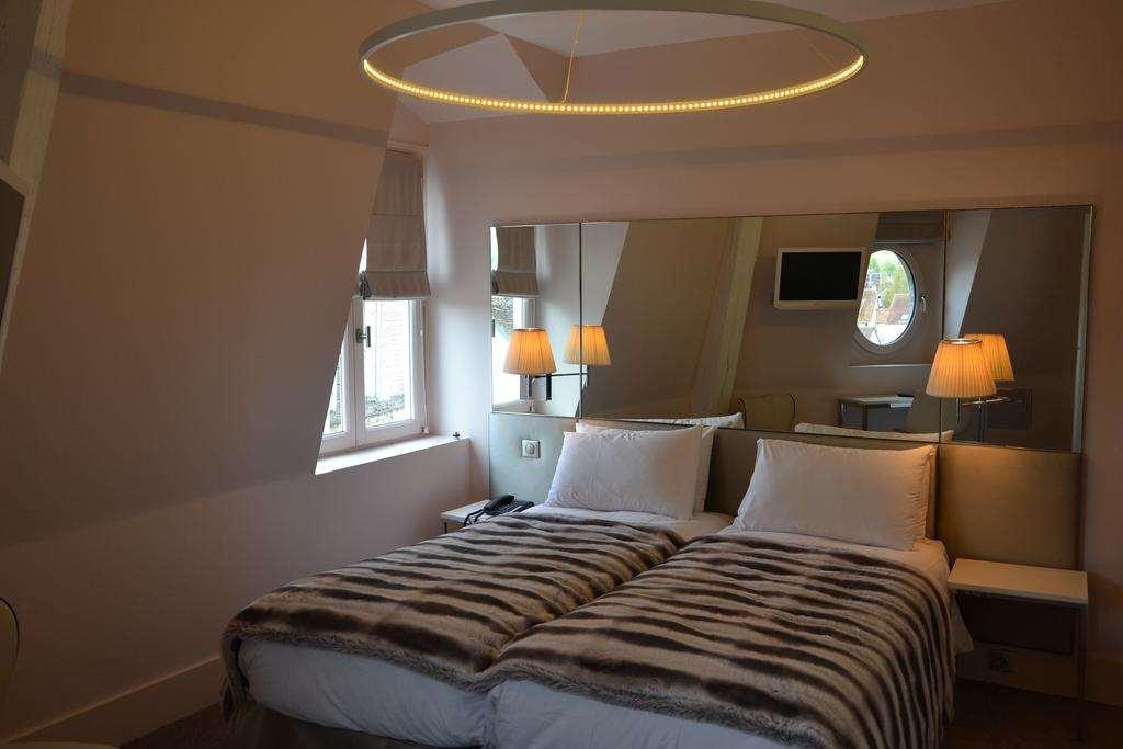 Le Cesar Hotel Provins Zimmer foto