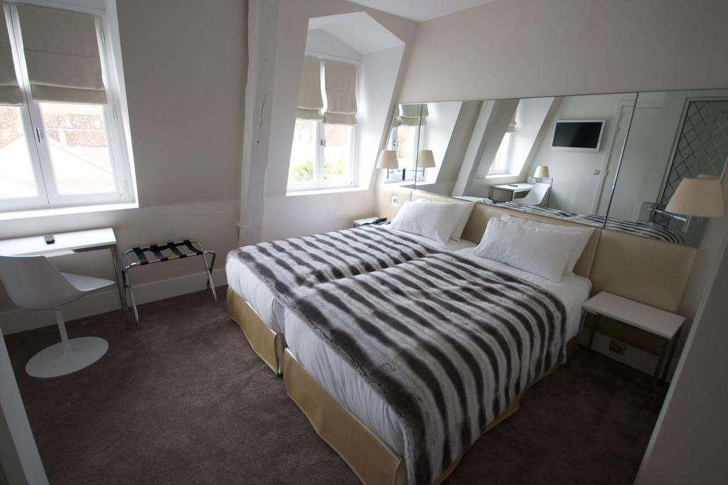 Le Cesar Hotel Provins Zimmer foto